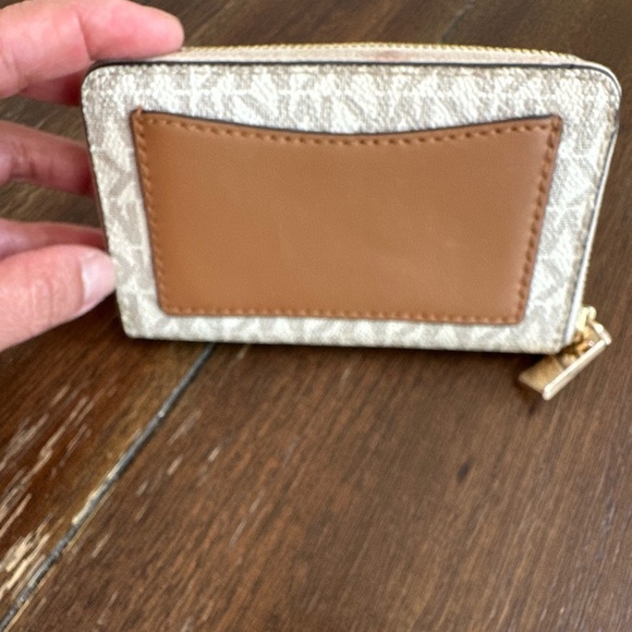 Michael Kors zip around wallet - Picture 4 of 15